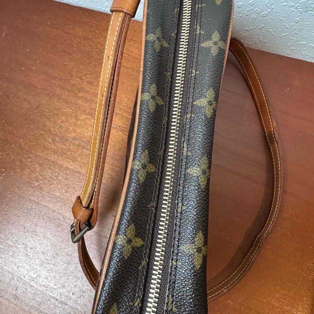 Auth Louis Vuitton Monogram Trocadero 24M51276